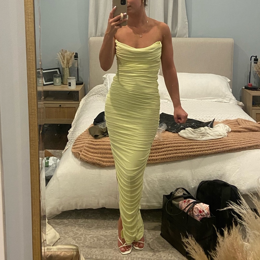 Elegant Yellow Strapless Wedding Dress - Picture 3 of 5